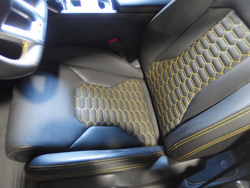 ランボルギーニ ウルス 正規ディーラー車　左ハンドル　 中古車