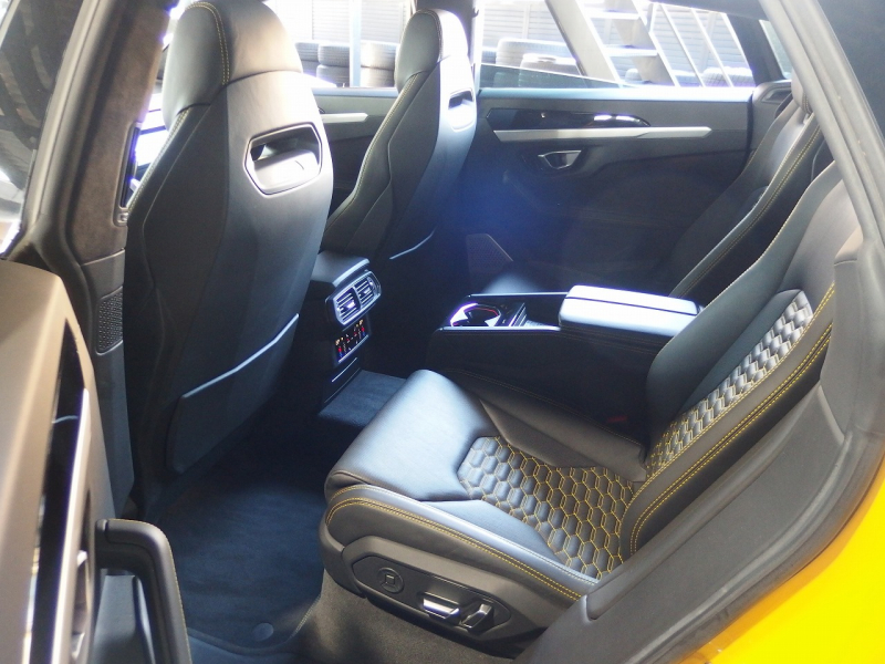 ランボルギーニ ウルス 正規ディーラー車　左ハンドル　 中古車