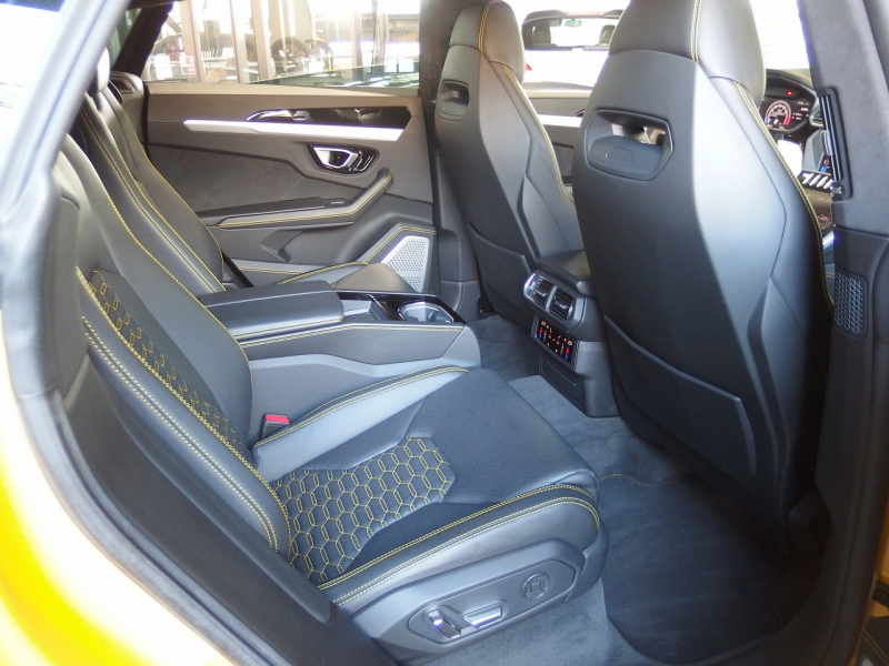 ランボルギーニ ウルス 正規ディーラー車　左ハンドル　 中古車