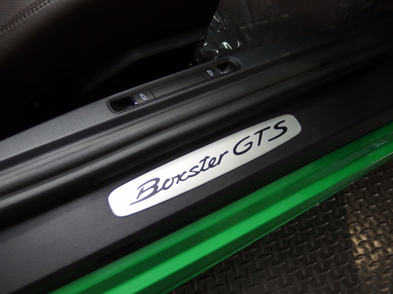 ポルシェ 718 ボクスター GTS4.0　正規ディーラー車　右ハンドル 中古車