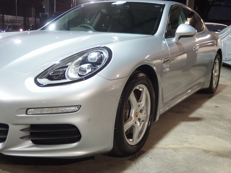 ポルシェ&nbsp;パナメーラ&nbsp;正規ディーラー車　右ハンドル　PDK&nbsp;中古車