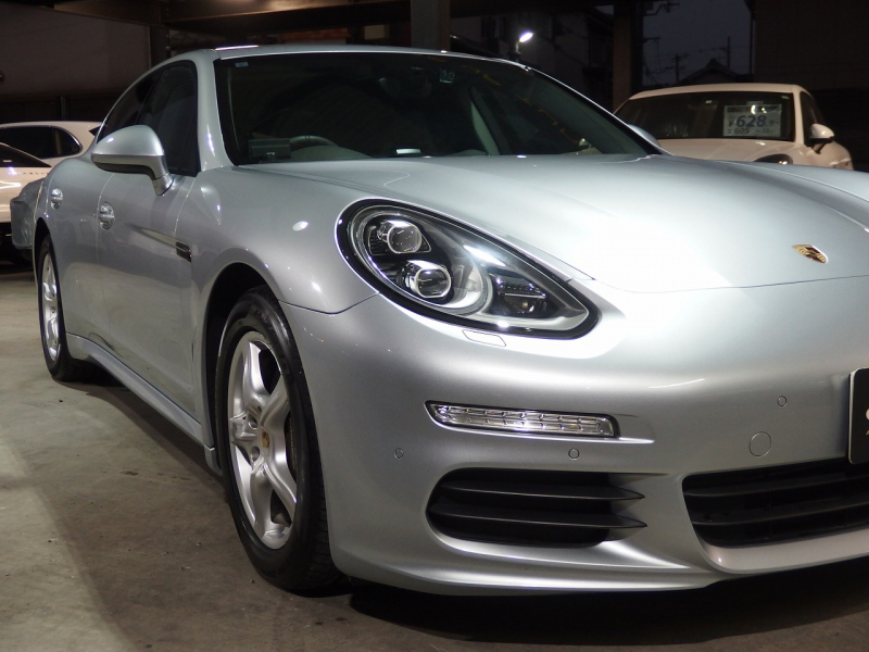 ポルシェ&nbsp;パナメーラ&nbsp;正規ディーラー車　右ハンドル　PDK&nbsp;中古車