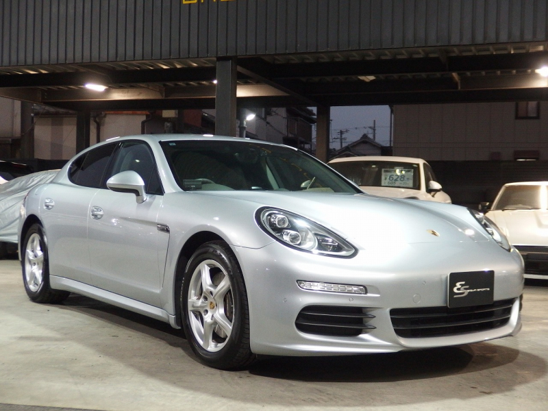 ポルシェ&nbsp;パナメーラ&nbsp;正規ディーラー車　右ハンドル　PDK&nbsp;中古車