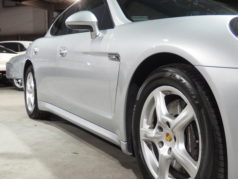 ポルシェ&nbsp;パナメーラ&nbsp;正規ディーラー車　右ハンドル　PDK&nbsp;中古車