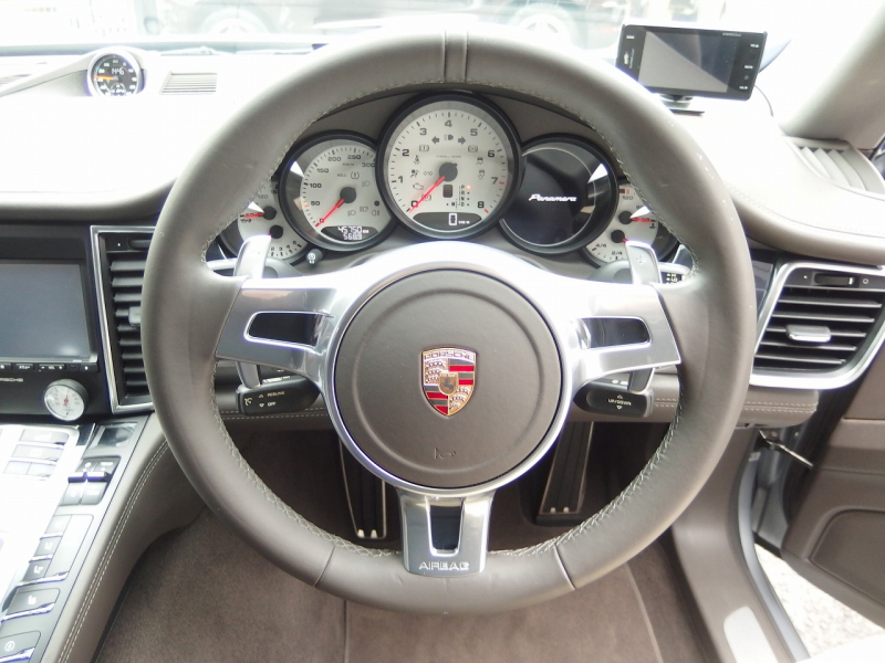 ポルシェ&nbsp;パナメーラ&nbsp;正規ディーラー車　右ハンドル　PDK&nbsp;中古車
