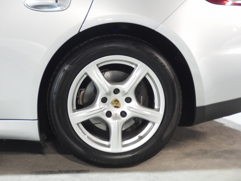 ポルシェ&nbsp;パナメーラ&nbsp;正規ディーラー車　右ハンドル　PDK&nbsp;中古車