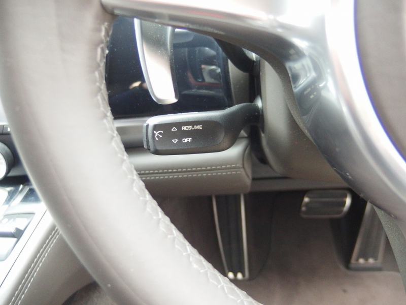 ポルシェ&nbsp;パナメーラ&nbsp;正規ディーラー車　右ハンドル　PDK&nbsp;中古車