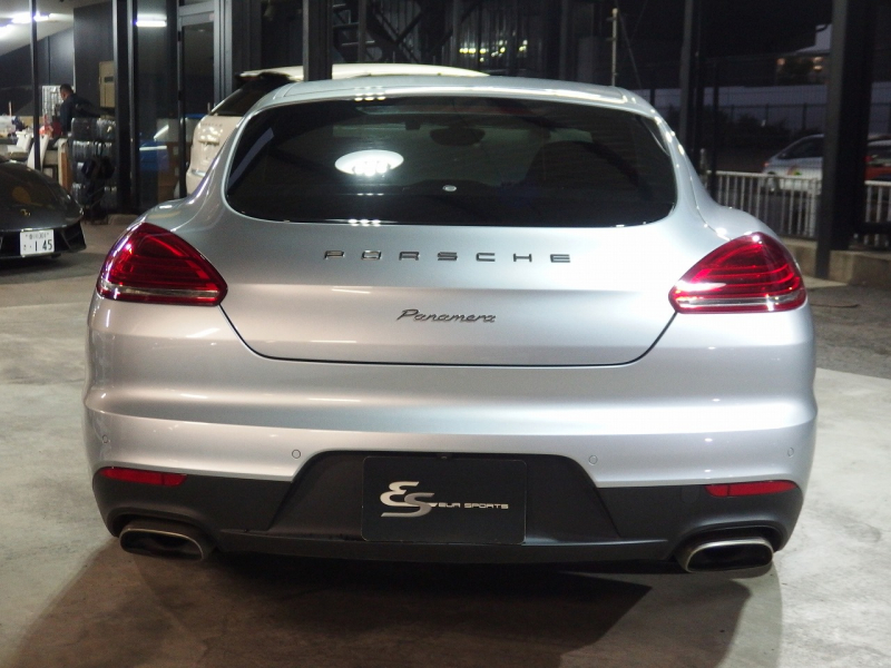 ポルシェ&nbsp;パナメーラ&nbsp;正規ディーラー車　右ハンドル　PDK&nbsp;中古車