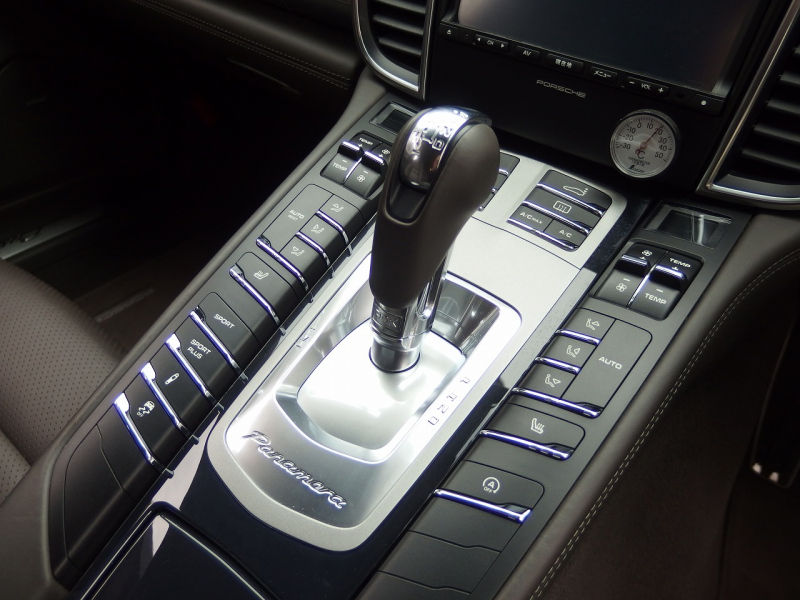 ポルシェ&nbsp;パナメーラ&nbsp;正規ディーラー車　右ハンドル　PDK&nbsp;中古車