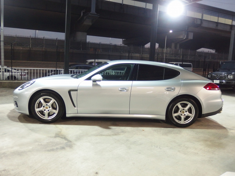 ポルシェ&nbsp;パナメーラ&nbsp;正規ディーラー車　右ハンドル　PDK&nbsp;中古車