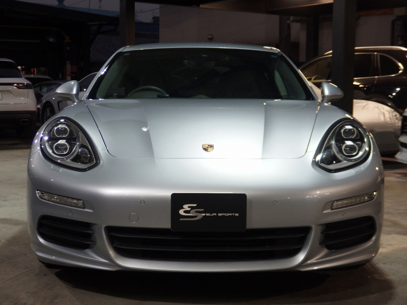 ポルシェ&nbsp;パナメーラ&nbsp;正規ディーラー車　右ハンドル　PDK&nbsp;中古車