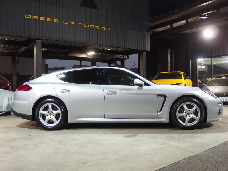 ポルシェ&nbsp;パナメーラ&nbsp;正規ディーラー車　右ハンドル　PDK&nbsp;中古車