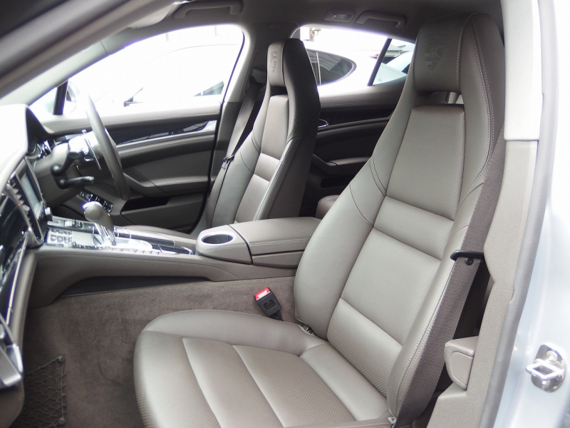 ポルシェ&nbsp;パナメーラ&nbsp;正規ディーラー車　右ハンドル　PDK&nbsp;中古車