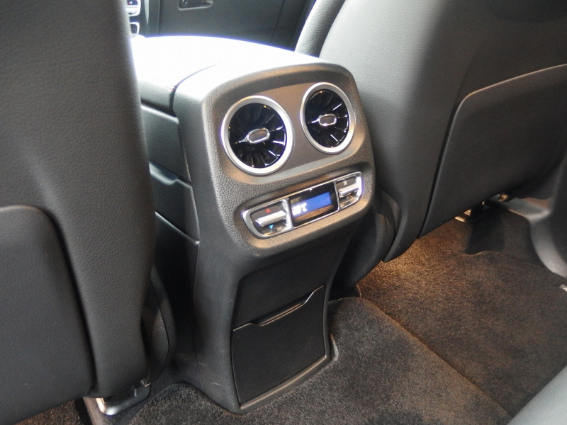 メルセデスベンツ Gクラス G400d　正規ディーラー車　左ハンドル 中古車