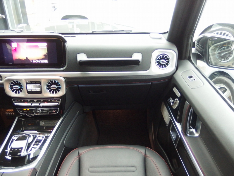 メルセデスベンツ Gクラス G400d　正規ディーラー車　左ハンドル 中古車