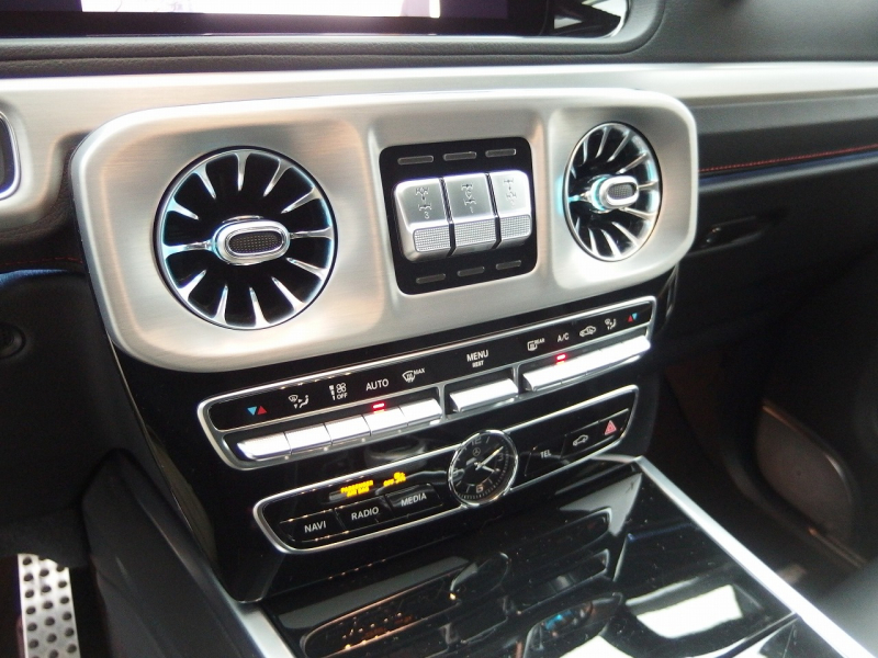 メルセデスベンツ Gクラス G400d　正規ディーラー車　左ハンドル 中古車