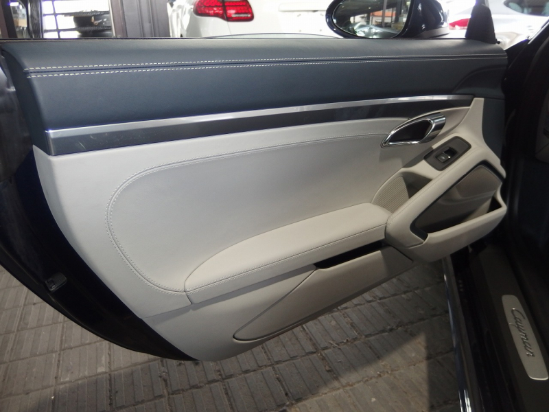 ポルシェ&nbsp;718 ケイマン&nbsp;PDK　正規ディーラー車　右ハンドル&nbsp;中古車