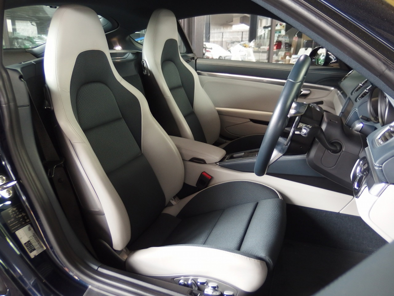 ポルシェ&nbsp;718 ケイマン&nbsp;PDK　正規ディーラー車　右ハンドル&nbsp;中古車