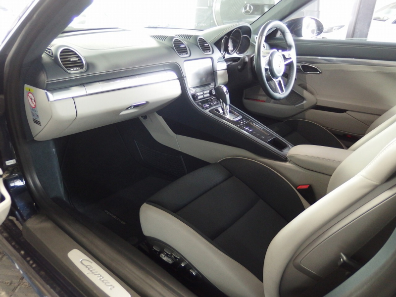 ポルシェ&nbsp;718 ケイマン&nbsp;PDK　正規ディーラー車　右ハンドル&nbsp;中古車