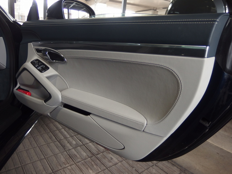 ポルシェ&nbsp;718 ケイマン&nbsp;PDK　正規ディーラー車　右ハンドル&nbsp;中古車