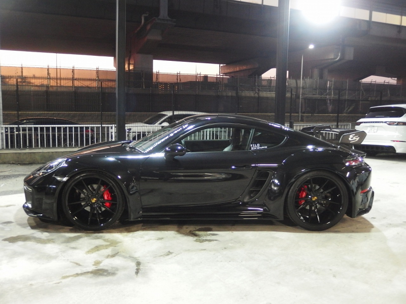 ポルシェ&nbsp;718 ケイマン&nbsp;PDK　正規ディーラー車　右ハンドル　EUR-GTRワイドボディ&nbsp;中古車