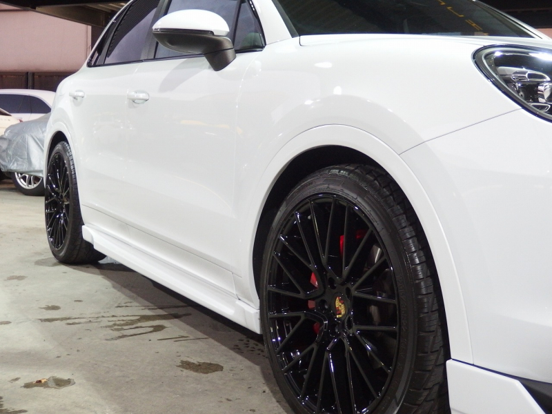 ポルシェ&nbsp;カイエン&nbsp;正規ディーラー車　右ハンドル　EUR-GTエアロ&nbsp;中古車