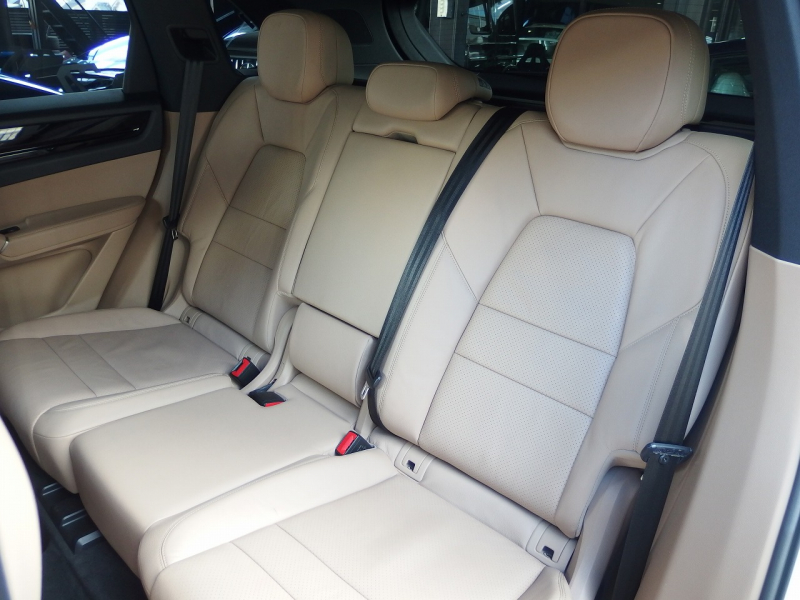 ポルシェ&nbsp;カイエン&nbsp;正規ディーラー車　右ハンドル　EUR-GTエアロ&nbsp;中古車