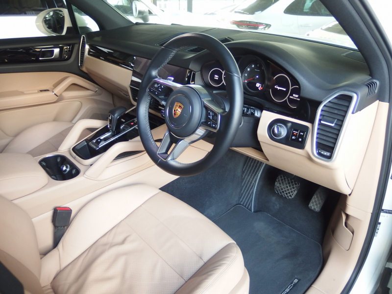 ポルシェ&nbsp;カイエン&nbsp;2019yモデル　正規ディーラー車　右ハンドル&nbsp;中古車