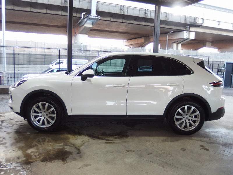 ポルシェ&nbsp;カイエン&nbsp;2019yモデル　正規ディーラー車　右ハンドル&nbsp;中古車
