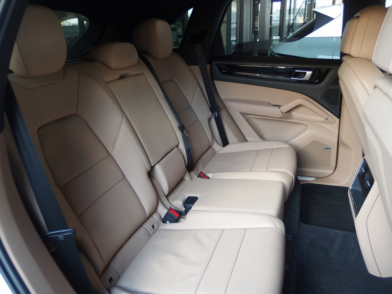 ポルシェ&nbsp;カイエン&nbsp;2019yモデル　正規ディーラー車　右ハンドル&nbsp;中古車