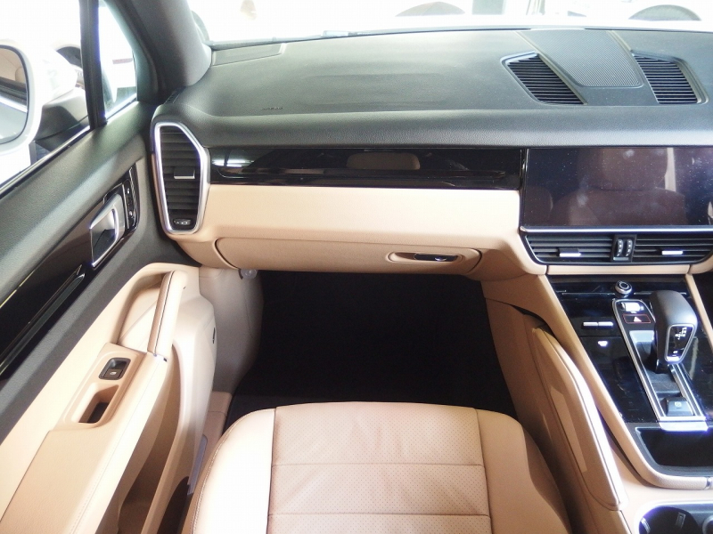 ポルシェ&nbsp;カイエン&nbsp;2019yモデル　正規ディーラー車　右ハンドル&nbsp;中古車