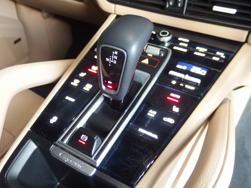 ポルシェ&nbsp;カイエン&nbsp;2019yモデル　正規ディーラー車　右ハンドル&nbsp;中古車