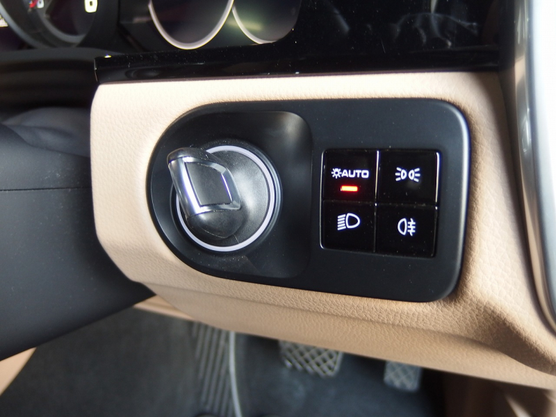 ポルシェ&nbsp;カイエン&nbsp;2019yモデル　正規ディーラー車　右ハンドル&nbsp;中古車