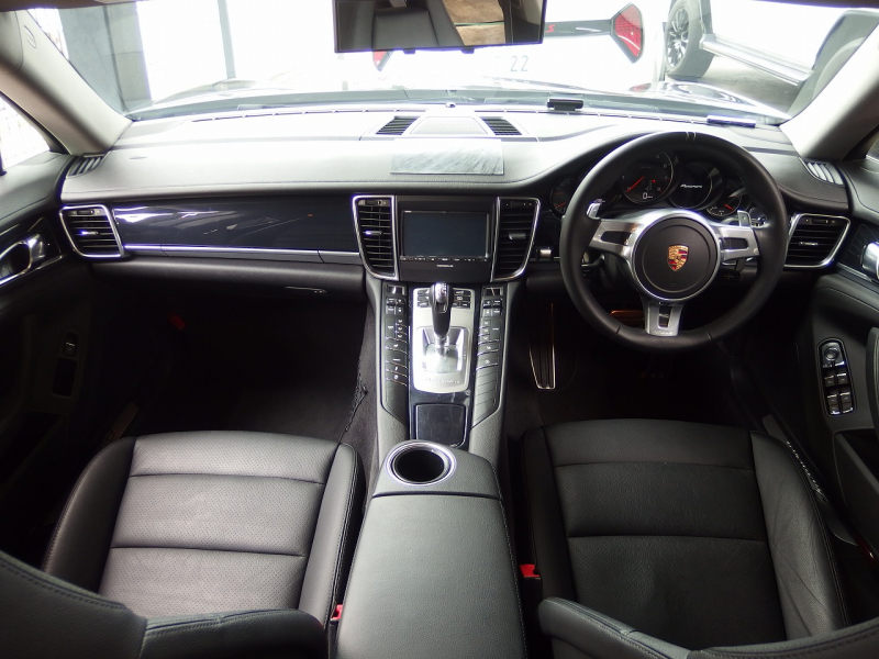 ポルシェ&nbsp;パナメーラ&nbsp;PDK　正規ディーラー車　右ハンドル&nbsp;中古車