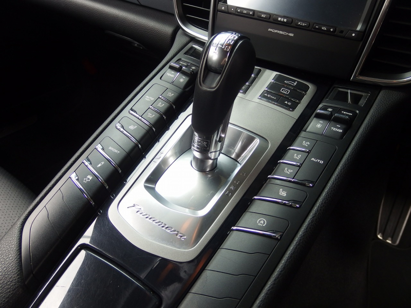 ポルシェ&nbsp;パナメーラ&nbsp;PDK　正規ディーラー車　右ハンドル&nbsp;中古車