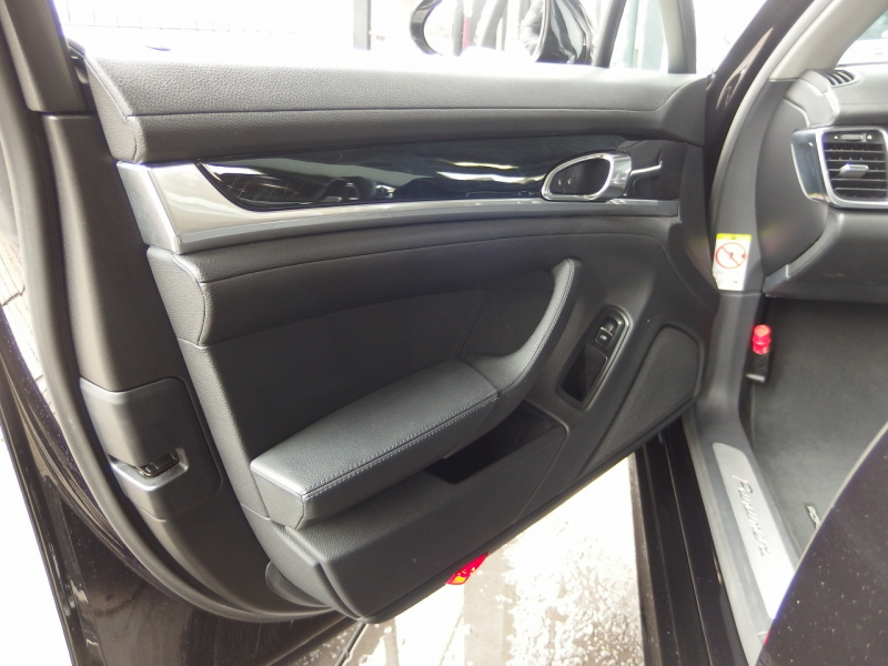 ポルシェ&nbsp;パナメーラ&nbsp;PDK　正規ディーラー車　右ハンドル&nbsp;中古車