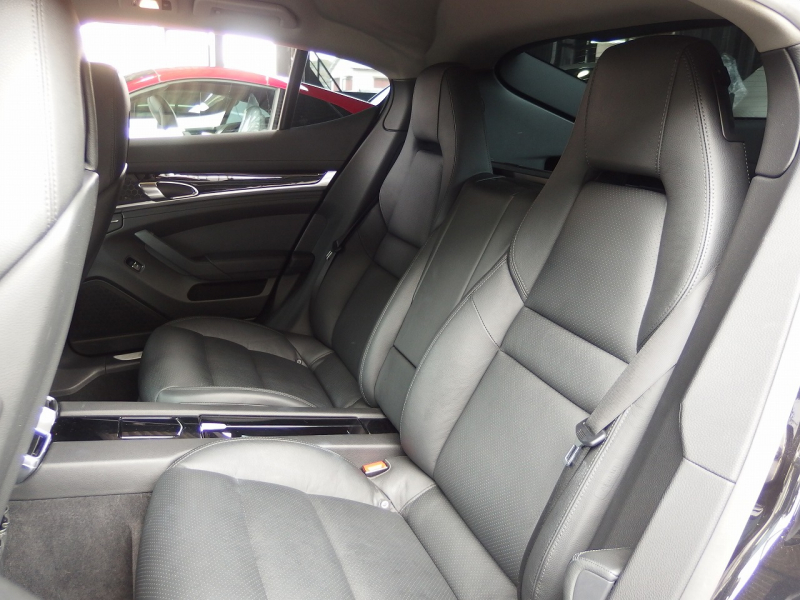 ポルシェ&nbsp;パナメーラ&nbsp;PDK　正規ディーラー車　右ハンドル&nbsp;中古車