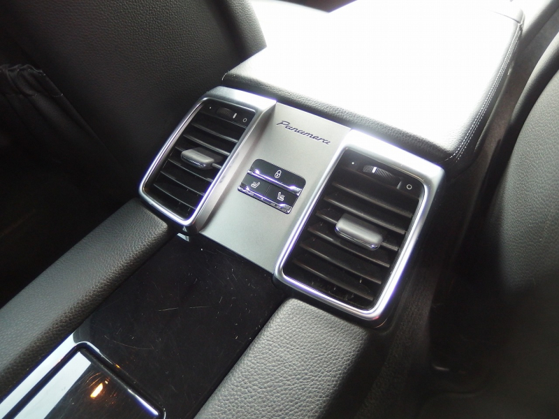 ポルシェ&nbsp;パナメーラ&nbsp;PDK　正規ディーラー車　右ハンドル&nbsp;中古車