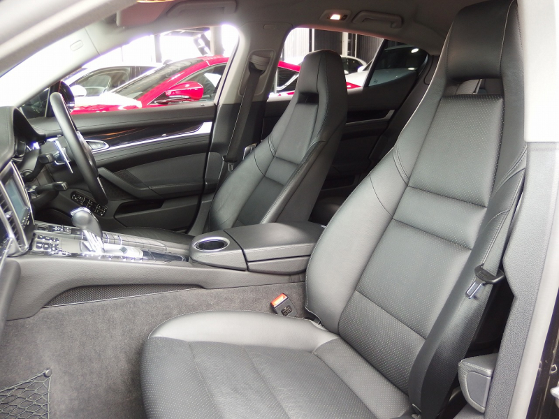 ポルシェ&nbsp;パナメーラ&nbsp;PDK　正規ディーラー車　右ハンドル&nbsp;中古車