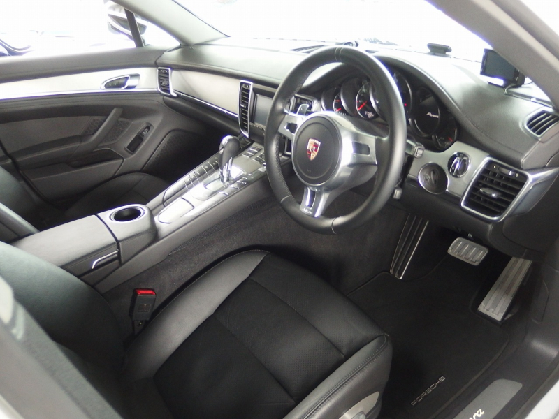 ポルシェ&nbsp;パナメーラ&nbsp;正規ディーラー車　2015yモデル　右ハンドル　EUR-GTエアロ　ES22インチアルミ　ESローダウンサス&nbsp;中古車