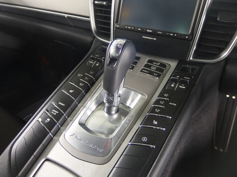 ポルシェ&nbsp;パナメーラ&nbsp;正規ディーラー車　2015yモデル　右ハンドル　EUR-GTエアロ　ES22インチアルミ　ESローダウンサス&nbsp;中古車