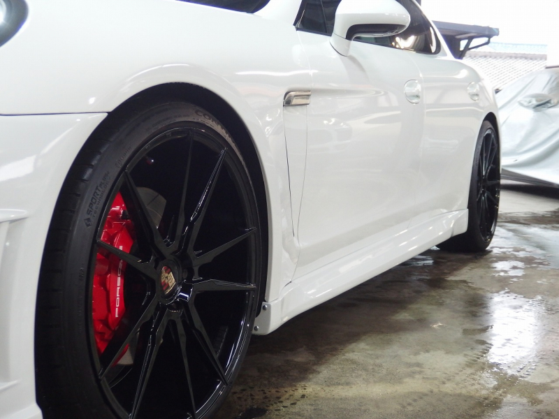 ポルシェ&nbsp;パナメーラ&nbsp;正規ディーラー車　2015yモデル　右ハンドル　EUR-GTエアロ　ES22インチアルミ　ESローダウンサス&nbsp;中古車