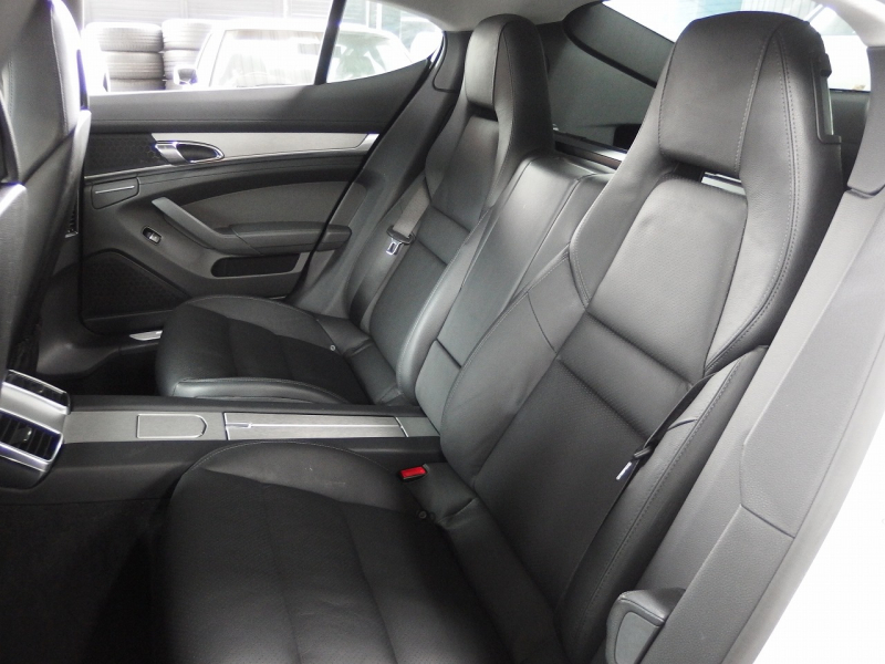 ポルシェ&nbsp;パナメーラ&nbsp;正規ディーラー車　2015yモデル　右ハンドル　EUR-GTエアロ　ES22インチアルミ　ESローダウンサス&nbsp;中古車