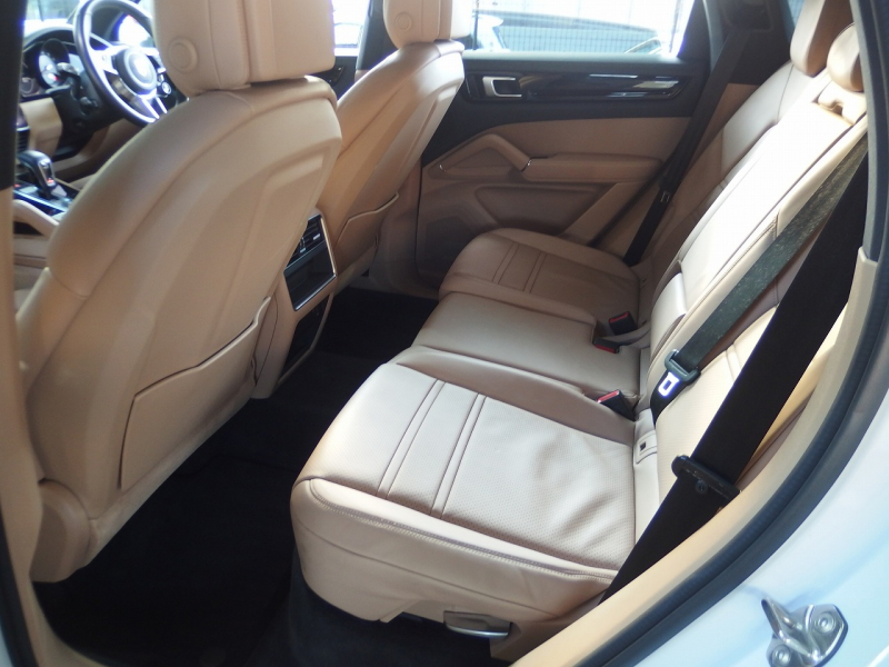 ポルシェ&nbsp;カイエン&nbsp;2019yモデル　正規ディーラー車　右ハンドル&nbsp;中古車