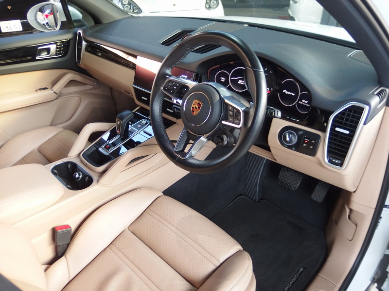 ポルシェ&nbsp;カイエン&nbsp;2019yモデル　正規ディーラー車　右ハンドル&nbsp;中古車