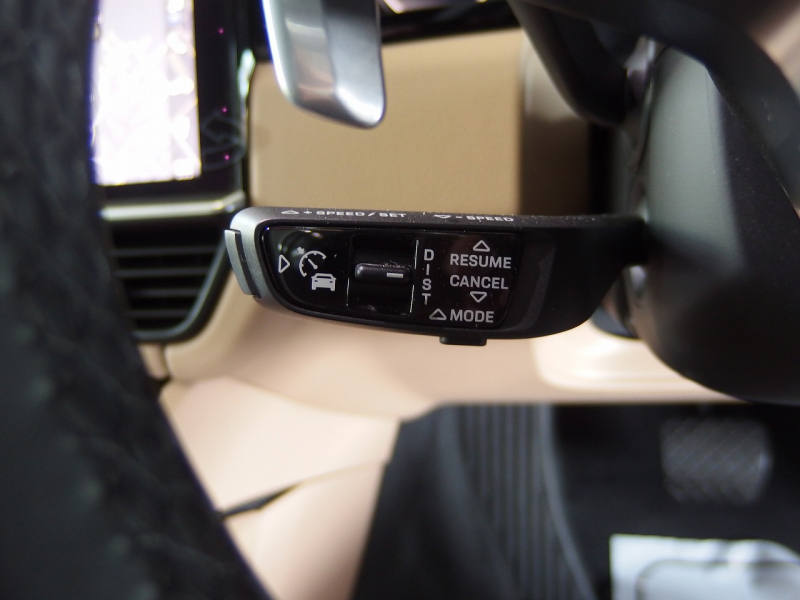 ポルシェ&nbsp;カイエン&nbsp;2019yモデル　正規ディーラー車　右ハンドル&nbsp;中古車