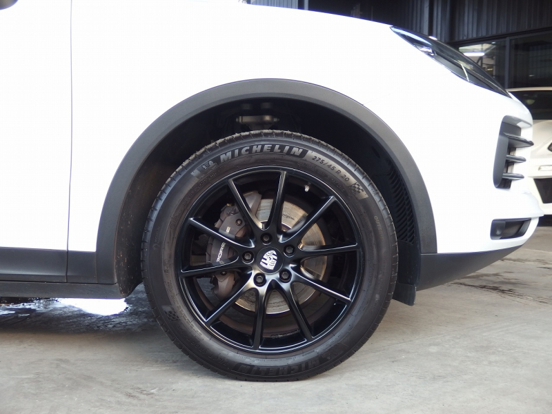 ポルシェ&nbsp;カイエン&nbsp;2019yモデル　正規ディーラー車　右ハンドル&nbsp;中古車