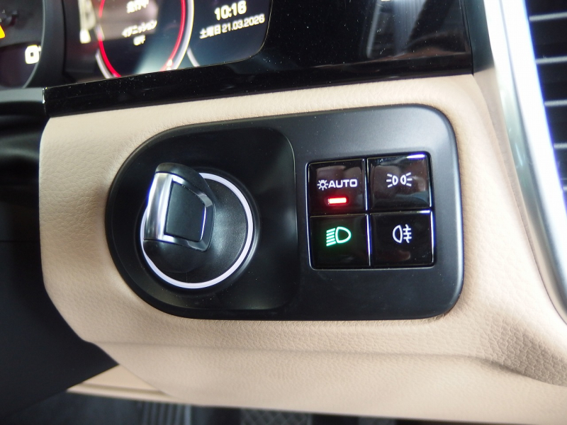 ポルシェ&nbsp;カイエン&nbsp;2019yモデル　正規ディーラー車　右ハンドル&nbsp;中古車