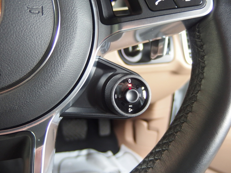 ポルシェ&nbsp;カイエン&nbsp;2019yモデル　正規ディーラー車　右ハンドル&nbsp;中古車