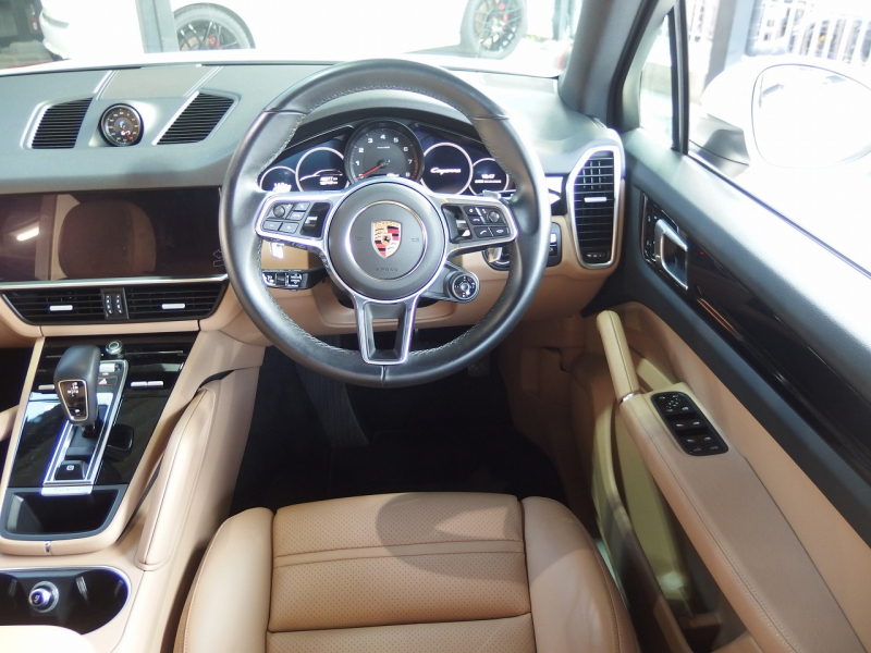 ポルシェ&nbsp;カイエン&nbsp;2019yモデル　正規ディーラー車　右ハンドル&nbsp;中古車